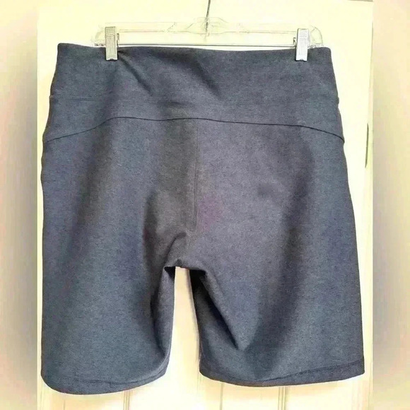 Pull-on shorts w/pockets - Picture 3 of 3